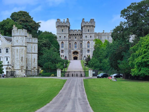 Castillo Windsor Entrada Desde Largo Paseo —  Fotos de Stock