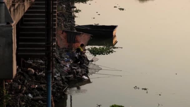 Two Asian Kids Fishing River Sitting Rocks Faces Hight Contrast — Stok video