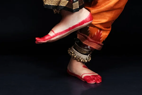 Κλείσιμο Των Βημάτων Της Ινδικής Κλασικής Χορεύτριας — Φωτογραφία Αρχείου