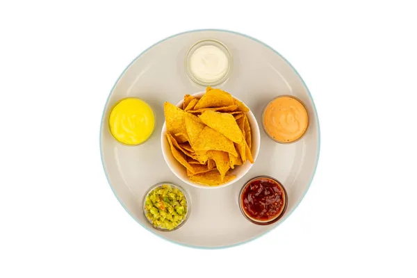 Mexikói Szósz Tálak Egy Kerámia Tányéron Tortilla Chips Közepén — Stock Fotó