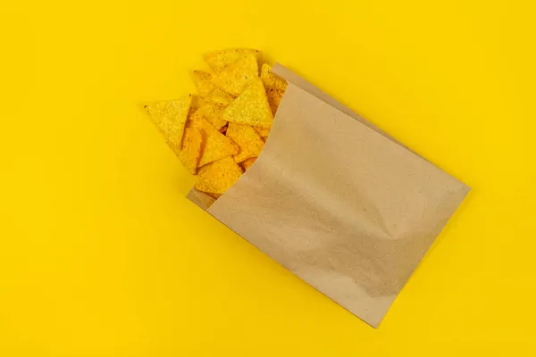 Nachos Chips Egy Környezetbarát Papírzacskóban Gyorskaja — Stock Fotó