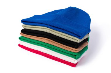 Beyaz üzerine izole edilmiş parlak renkli yalıtılmış bereler. Kapat.