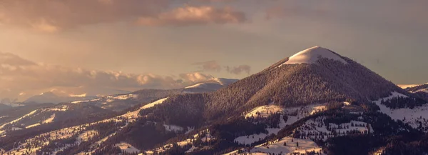 Invierno Altas Montañas Con Picos Blancos Como Nieve Ubicación Lugar —  Fotos de Stock