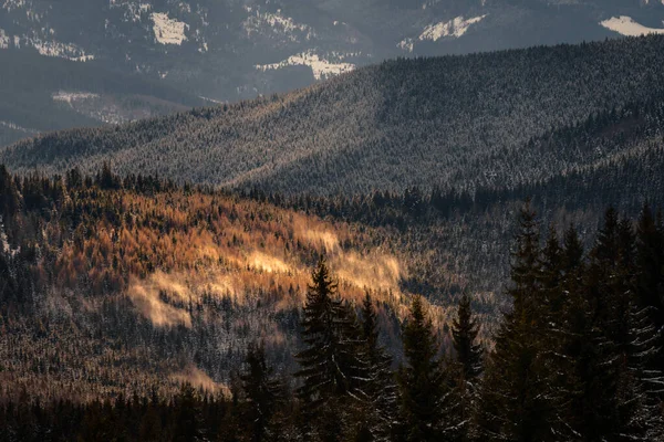 Invierno Altas Montañas Con Picos Blancos Como Nieve Ubicación Lugar — Foto de Stock