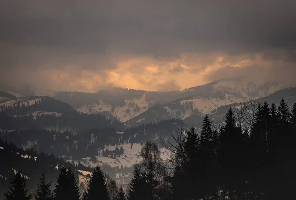 Inverno Montanhas Altas Com Picos Brancos Neve Localização Lugar Carpathian — Fotografia de Stock