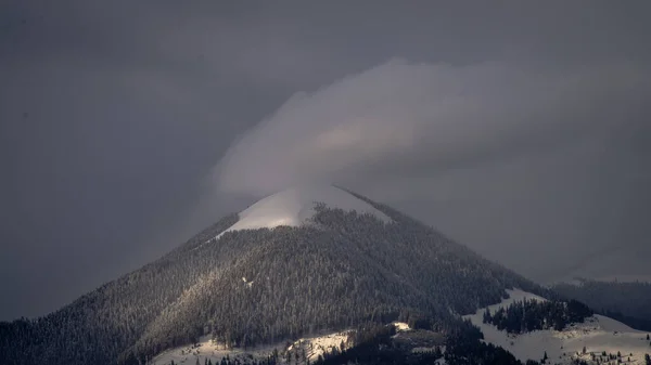 Invierno Altas Montañas Con Picos Blancos Como Nieve Ubicación Lugar —  Fotos de Stock
