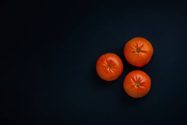 taze turuncu ve siyah arkaplan