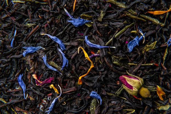 Seylan siyah ve yeşil Sencha karışımı, kurumuş meyve parçaları, çiçek tomurcukları ve taç yaprakları, elma, mısır çiçeği, kalendula, üst manzara