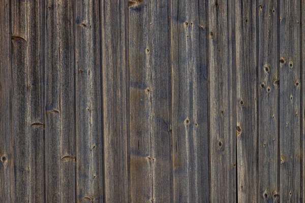 褐色天然木料 深色底色 有结和钉子孔 陈腐的棕色风化木料 — 图库照片