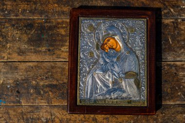 Meryem Ana 'nın geleneksel ortodoks ikonu, Meryem Ana' nın ikonu, İsa Mesih, kilise inancı kavramı, dua, Magdalalı Meryem Ana 'nın duası, Bizantine, altın arka plan, Yunanistan. ahşap masa