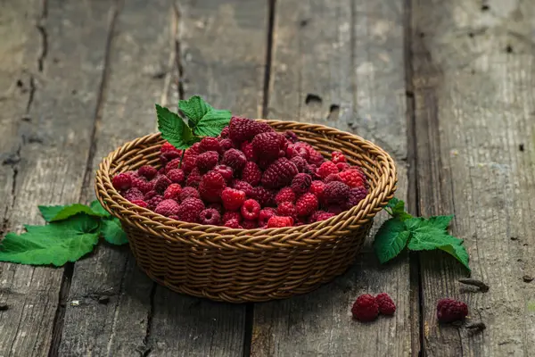 Fresh Organic Ripe Raspberry Wood Table Background Woven Basket Fruit — ストック写真