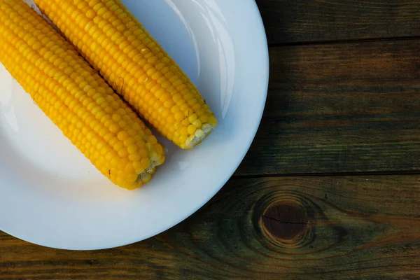 Boiled Corn Cobs White Plate Fresh Sweet Rustic Wooden Table — Stock Fotó