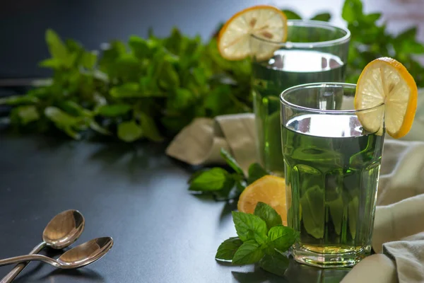 Lemon Mint Iced Green Tea Cocktail Refreshing Drink Summer Days — Fotografia de Stock