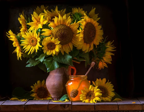 Schöne Gelbe Sonnenblume Stillleben Bouquet Einem Tonkrug Keramik Rustikalen Stil — Stockfoto