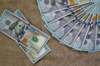 Amerikan parası, İngiliz sterlini, Euro, ron lei romanian bankaları para dolar banknotları İngiltere pound fon finans konsepti yakın plan nakit