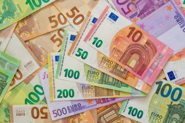 Amerikan parası, İngiliz sterlini, Euro, ron lei romanian bankaları para dolar banknotları İngiltere pound fon finans konsepti yakın plan nakit