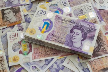Amerikan parası, İngiliz sterlini, Euro, ron lei romanian bankaları para dolar banknotları İngiltere pound fon finans konsepti yakın plan nakit