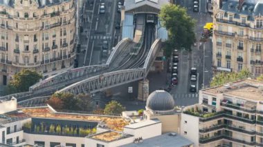 Paris, Fransa, Timelapse - Montparnasse Kulesi 'nden gün boyunca görüldüğü gibi Paris' te Metro