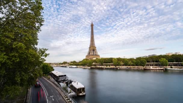 Paříž, Francie, Timelapse - Seina a Eiffelova věž během dne