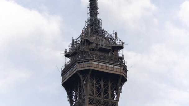 El tercer piso de la Torre Eiffel — Vídeos de Stock