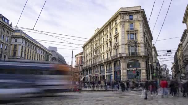Mediolan, Włochy, Timelapse - Piazza Cordusio w Mediolanie w ciągu dnia — Wideo stockowe