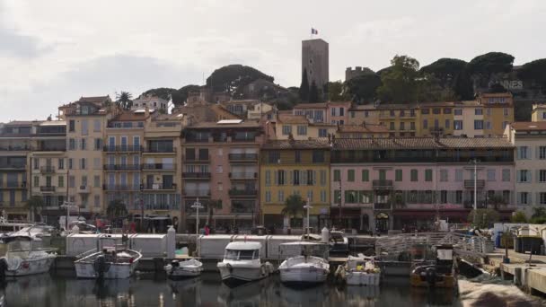 Cannes, Frankrike, Timelapse - Cannes gamla hamn under en solig dag — Stockvideo
