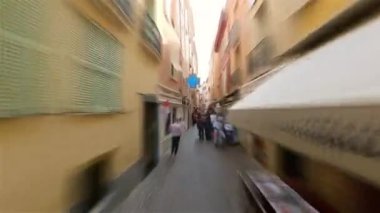 Monako, Fransa, Hyperlapse - Güneşli bir günde Monako kraliyet mahallesinde ilk kişi hipervane oldu