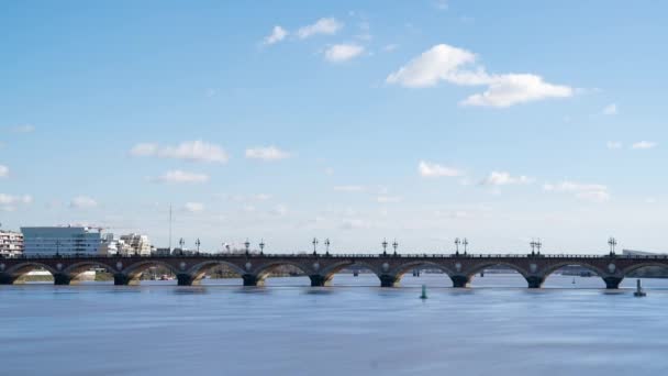 Bordeaux, Francie, Timelapse - Pont de Pierre v Bordeaux během dne — Stock video
