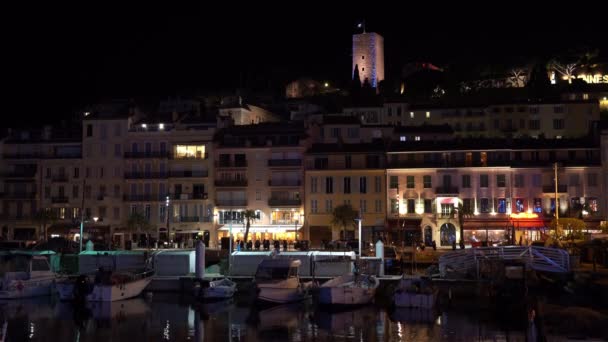Cannes, Franciaország, Videó - Cannes régi kikötője éjszaka — Stock videók