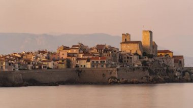 Antibes, Fransa, Timelapse - Gece gündüz Antibes şehri
