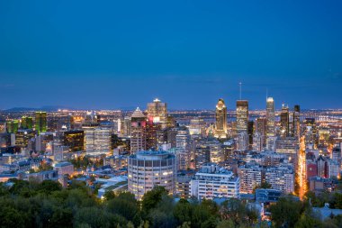 Alacakaranlıkta Montreal Kanada 'nın ufuk çizgisi 