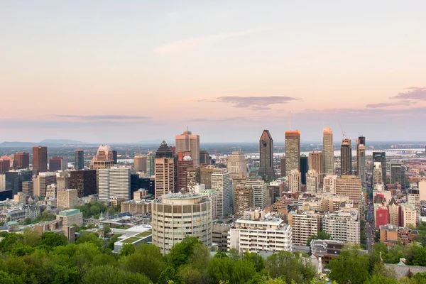 Montreal silueti gün batımında