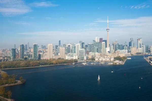Güneşli bir günde Toronto 'nun batısı Skyline — Stok fotoğraf