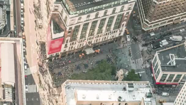 美国纽约市，时间流逝- -从帝国大厦顶部看到的纽约市市中心人群的流动 — 图库视频影像