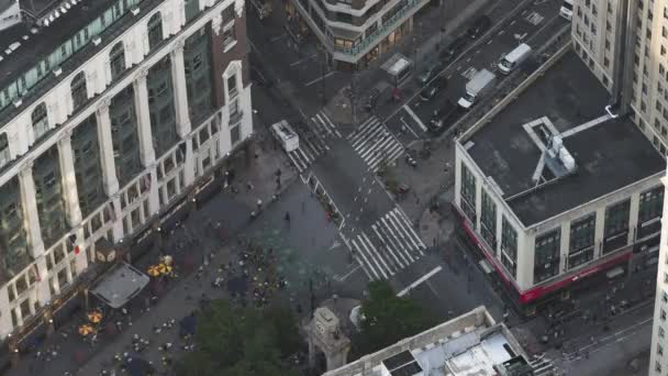 纽约，美国，时间流逝- -从上面看，纽约市中心人群的流动 — 图库视频影像