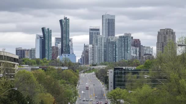 Toronto, Canadá, Timelapse - O tráfego da cidade de Yonge Street em North York — Vídeo de Stock