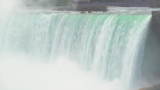 Niagarafälle, Kanada, Video - Nahaufnahme der Wasserfälle während des Tages — Stockvideo