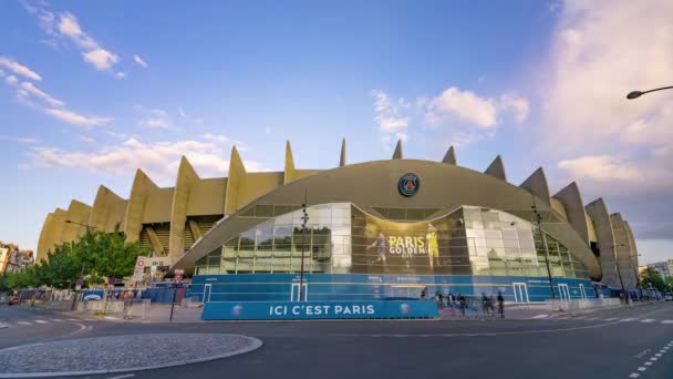 Париж, Франция, Timelapse - PSG Parc des Fabes футбольный стадион во время заката солнца — стоковое видео