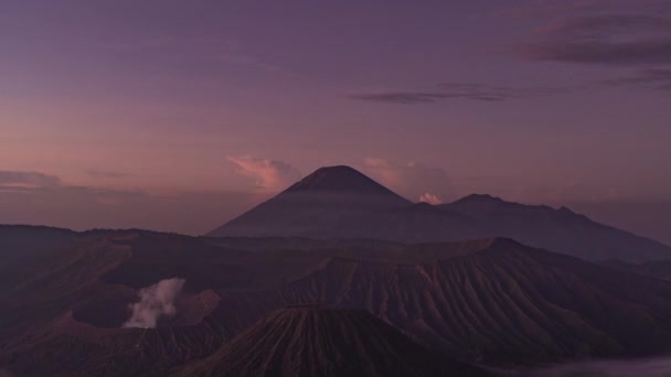 Park Narodowy Bromo Tengger Semeru, Indonezja, Timelapse - Wulkan Mount Bromo podczas wschodu słońca — Wideo stockowe