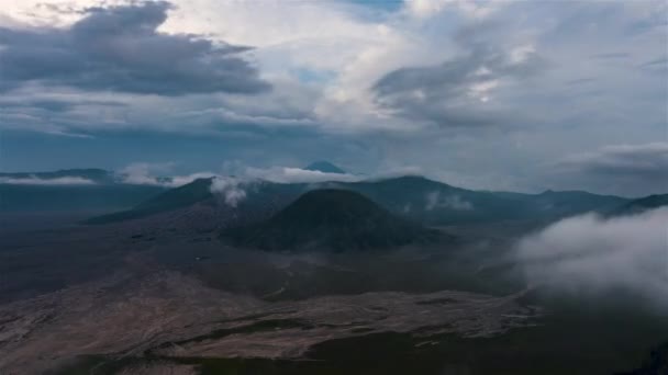 Park Narodowy Bromo Tengger Semeru, Indonezja, Timelapse - Wulkan Mount Bromo z dnia na noc — Wideo stockowe