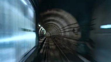 Kopenhag, Danimarka, Hyperlapse - Kopenhag metrosunun iç mekan manzarası güneşli bir günde