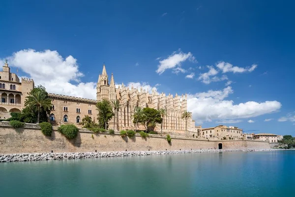 Palma de Mallorca adalarındaki Gotik Katedral La Seu, İspanya
