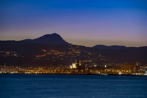 Gün batımında Las Palmas de Gran Canaria şehri. Büyük Kanarya. Kanarya Adaları. İspanya. Yüksek kalite fotoğraf
