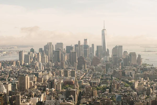 Lower Manhattan and One World Trade Center in New York City, USA — Stock fotografie