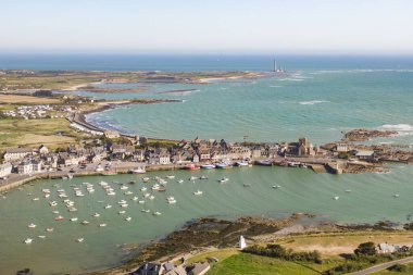 Barfleur, Fransa Barfleur balıkçılık limanı Normandiya kıyılarında balıkçı tekneleri kenetlenmiş.