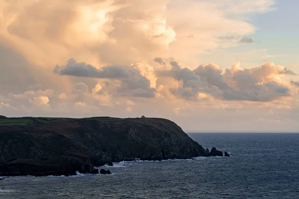 Günün sonunda Fransa 'da Ecalgrain Körfezi.