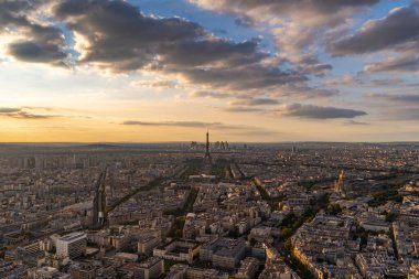 Eyfel Kulesi ile Paris 'in panoramik görüntüsü