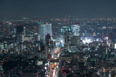 Tokyo sokaklarında geceleyin Japonya