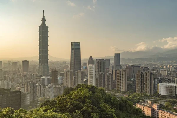 Taipei, horizonte de la ciudad de Taiwán durante la puesta del sol. —  Fotos de Stock