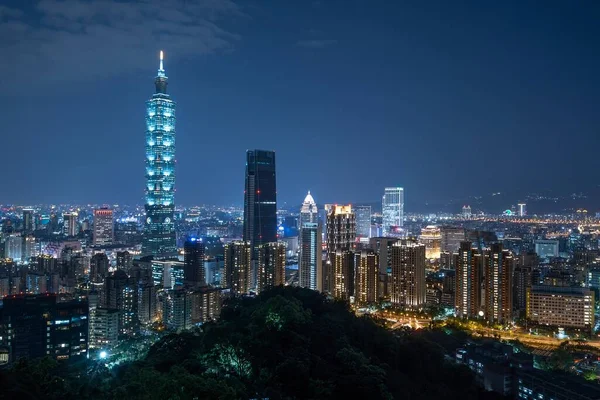 Taipei, ciudad de Taiwán skyline por la noche —  Fotos de Stock